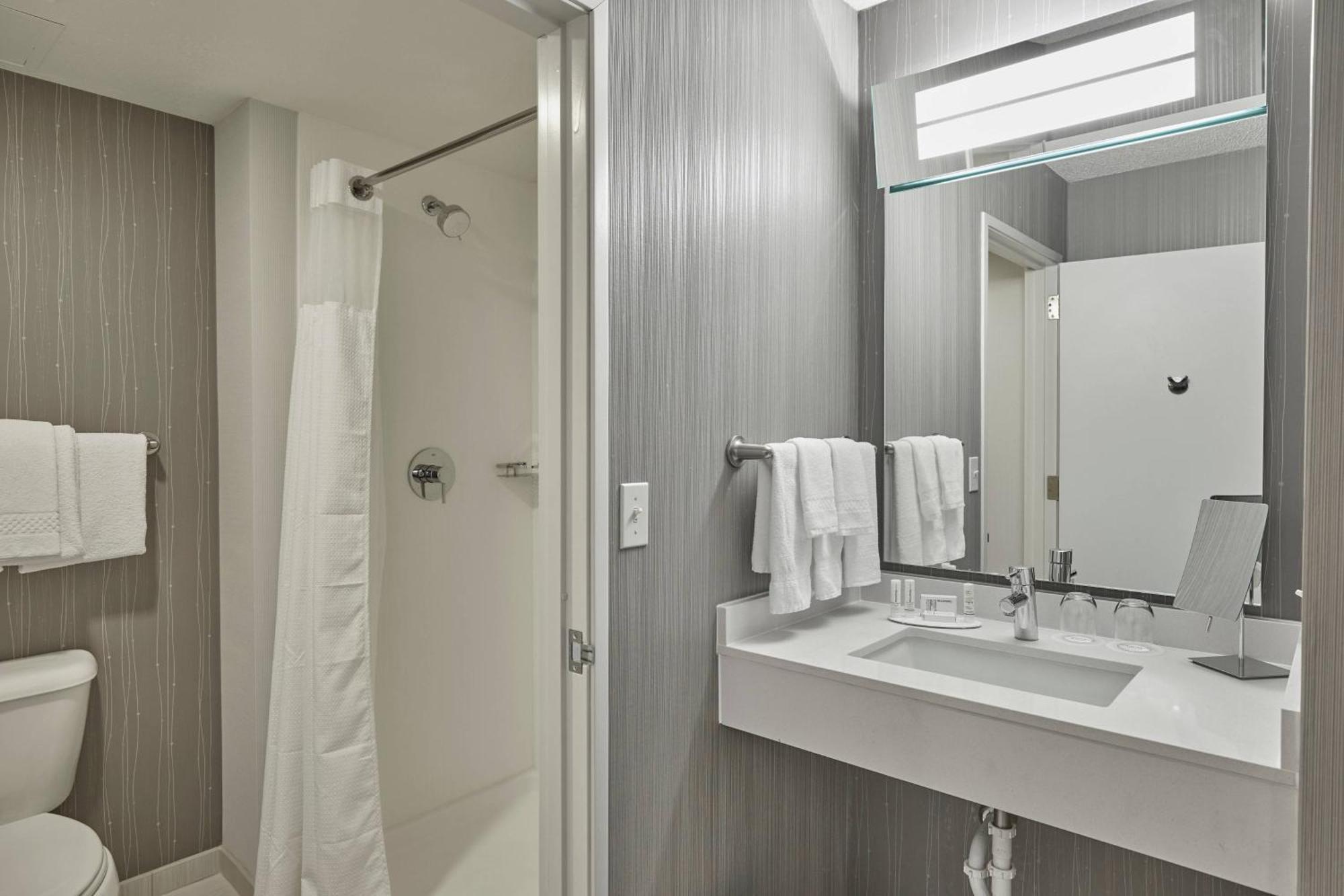 Courtyard By Marriott Eugene Hotel