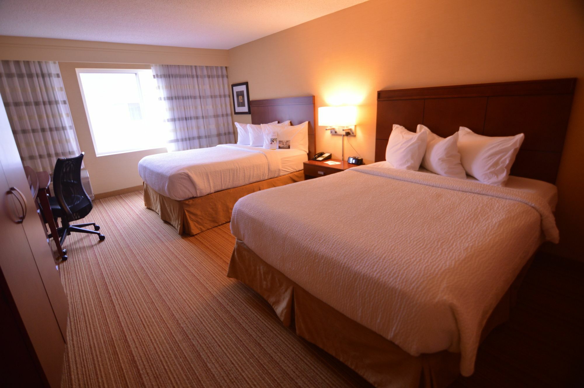 Courtyard By Marriott Eugene Hotel